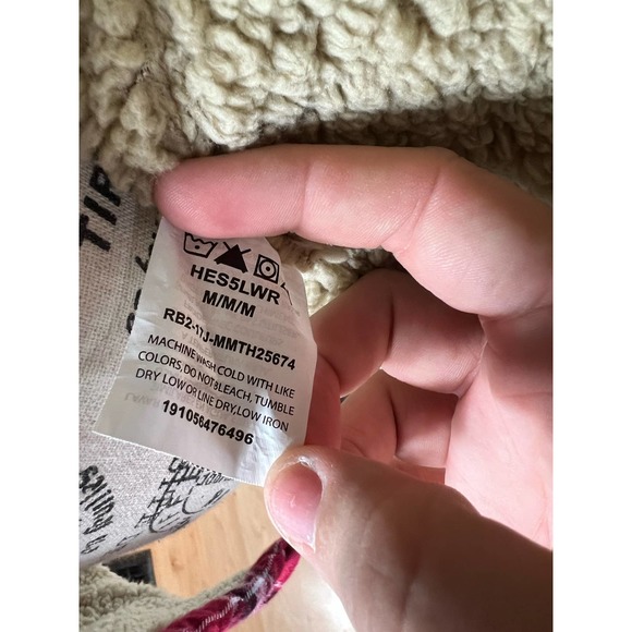 Wrangler premium quality Men’s faux fur lined plaid button up Shacket - Picture 8 of 10